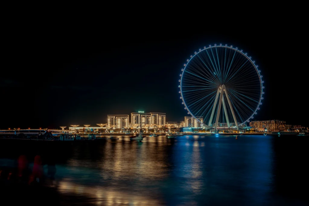 Das Riesenrad Ain Dubai auf Bluewaters Island bei Nacht