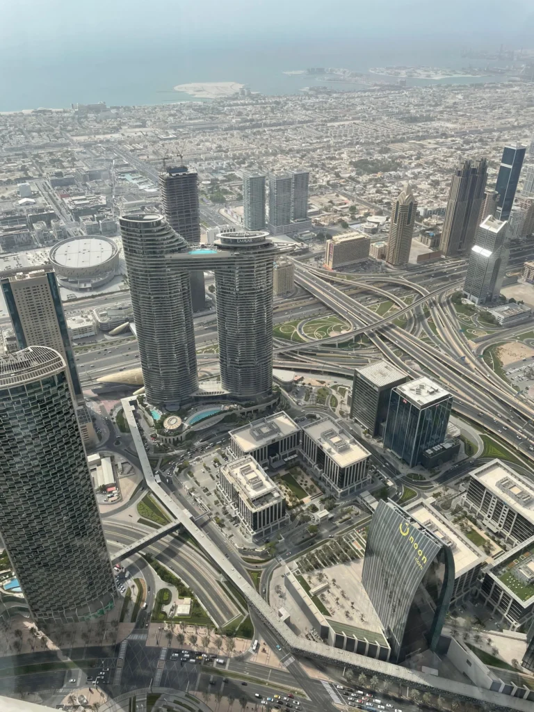 Blick über Downtown Dubai und die Sheikh Zayed Road