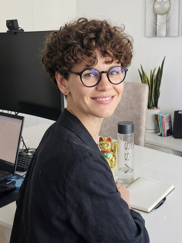 Claudia Friday, administración de REAL DUBAI